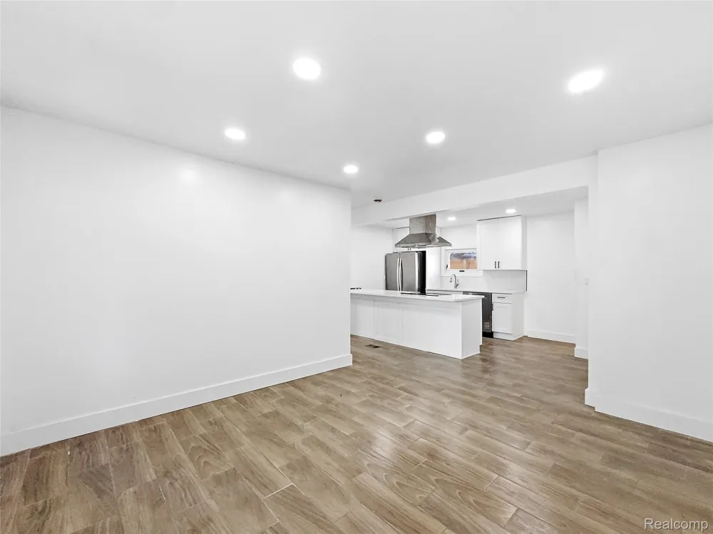 2090 Moran Avenue Lincoln Park City, MI 48146