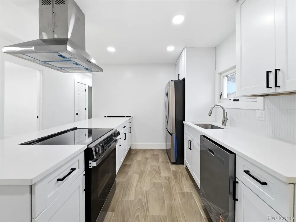 2090 Moran Avenue Lincoln Park City, MI 48146