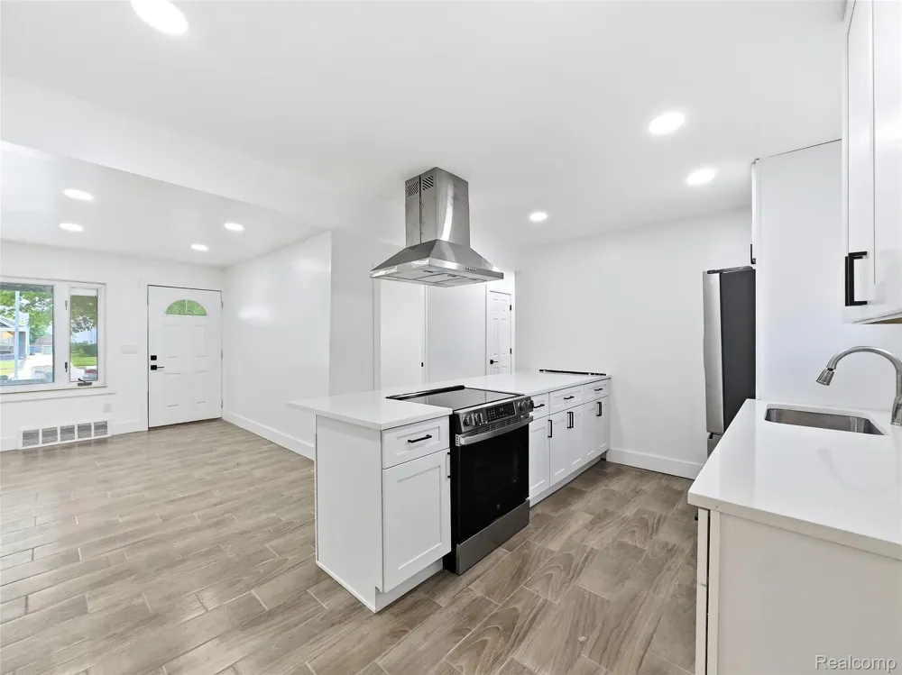 2090 Moran Avenue Lincoln Park City, MI 48146