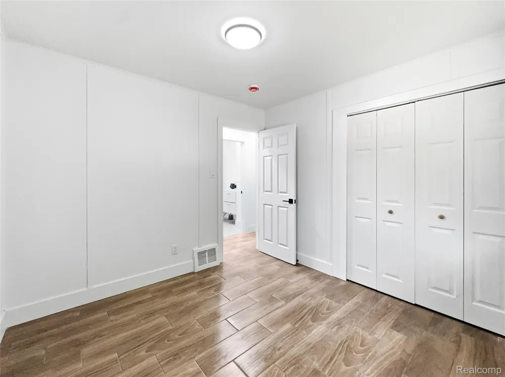2090 Moran Avenue Lincoln Park City, MI 48146
