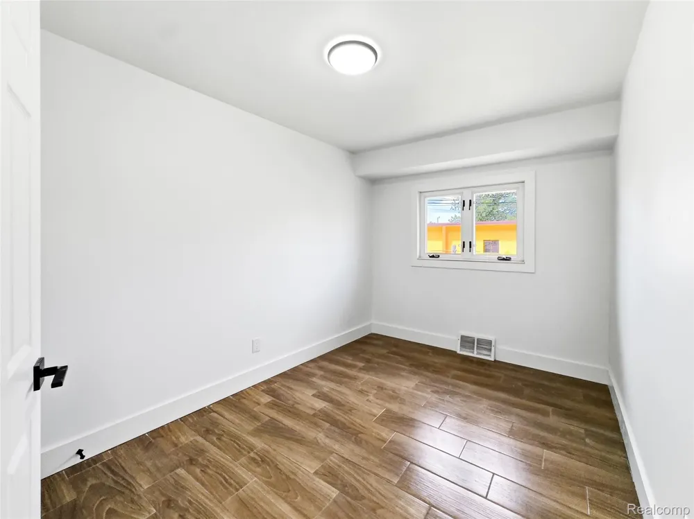 2090 Moran Avenue Lincoln Park City, MI 48146