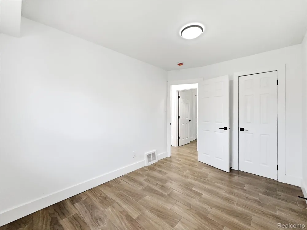 2090 Moran Avenue Lincoln Park City, MI 48146