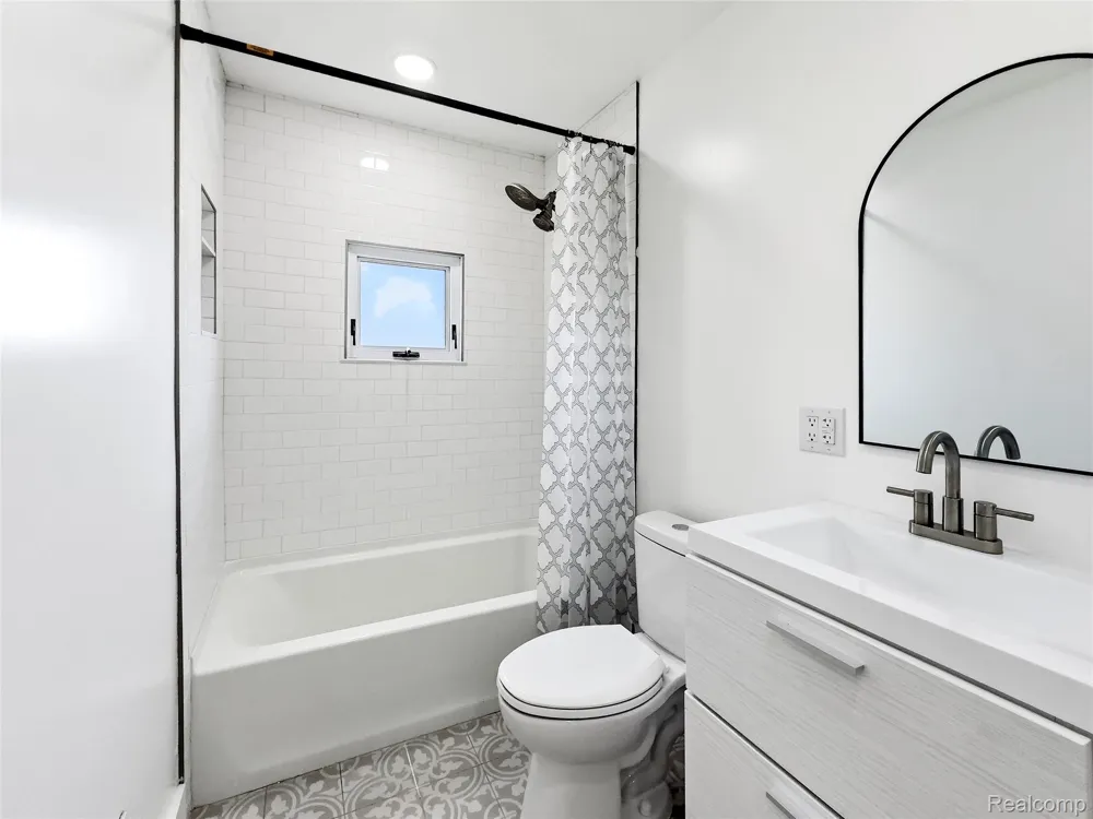 2090 Moran Avenue Lincoln Park City, MI 48146