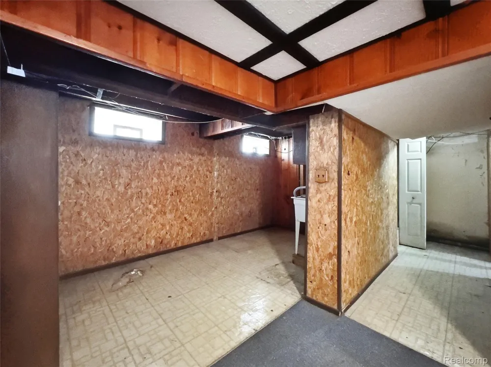 2090 Moran Avenue Lincoln Park City, MI 48146