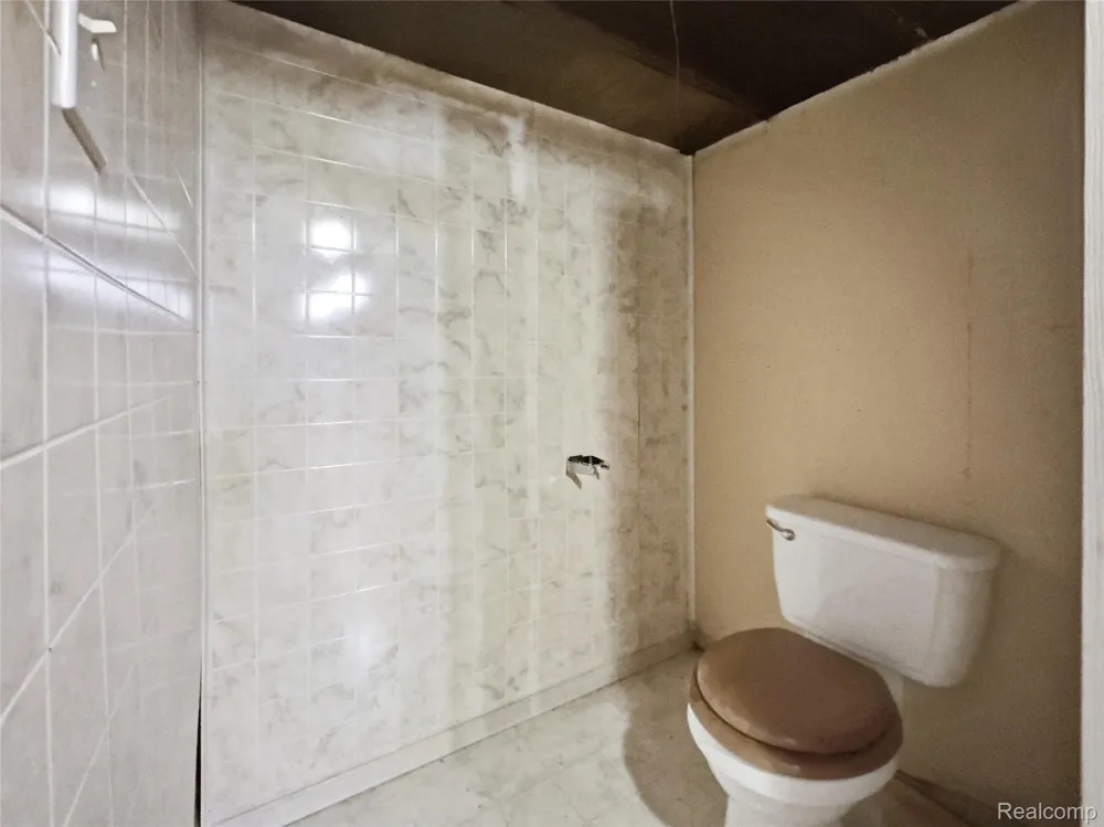 2090 Moran Avenue Lincoln Park City, MI 48146