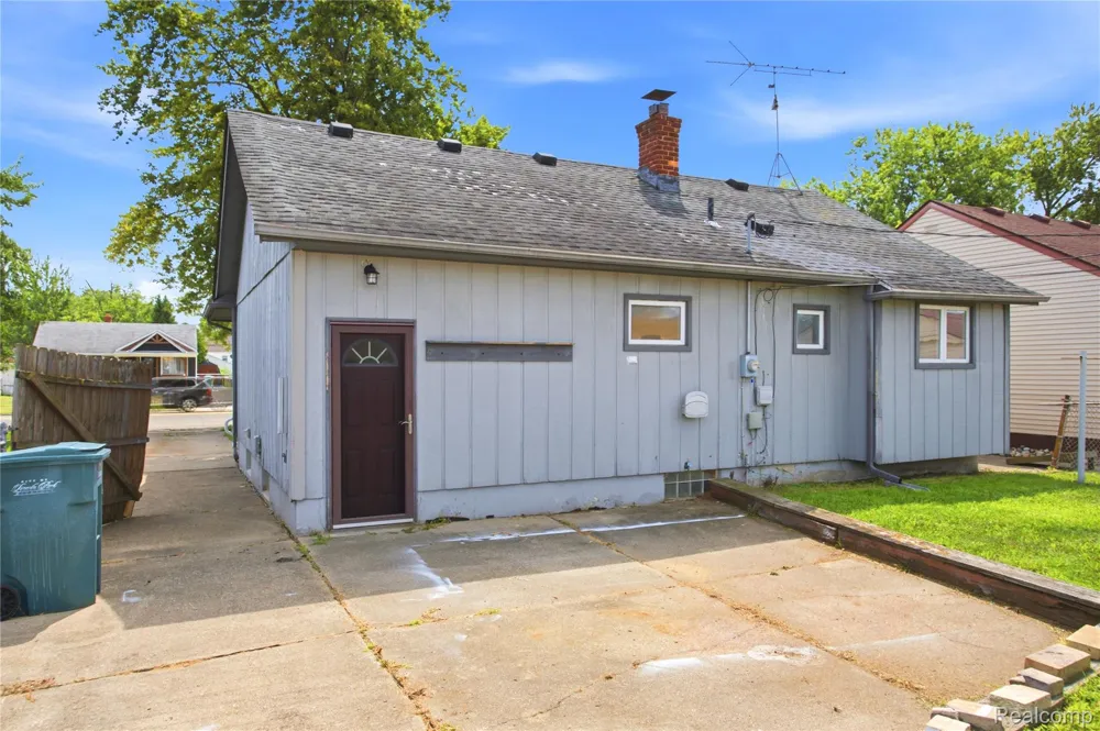 2090 Moran Avenue Lincoln Park City, MI 48146