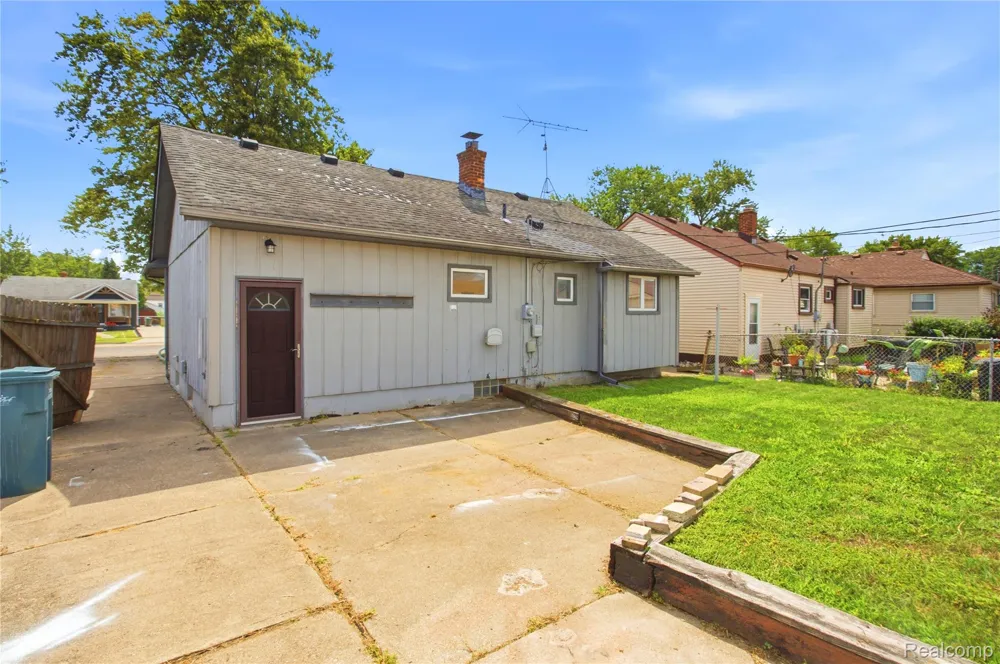 2090 Moran Avenue Lincoln Park City, MI 48146