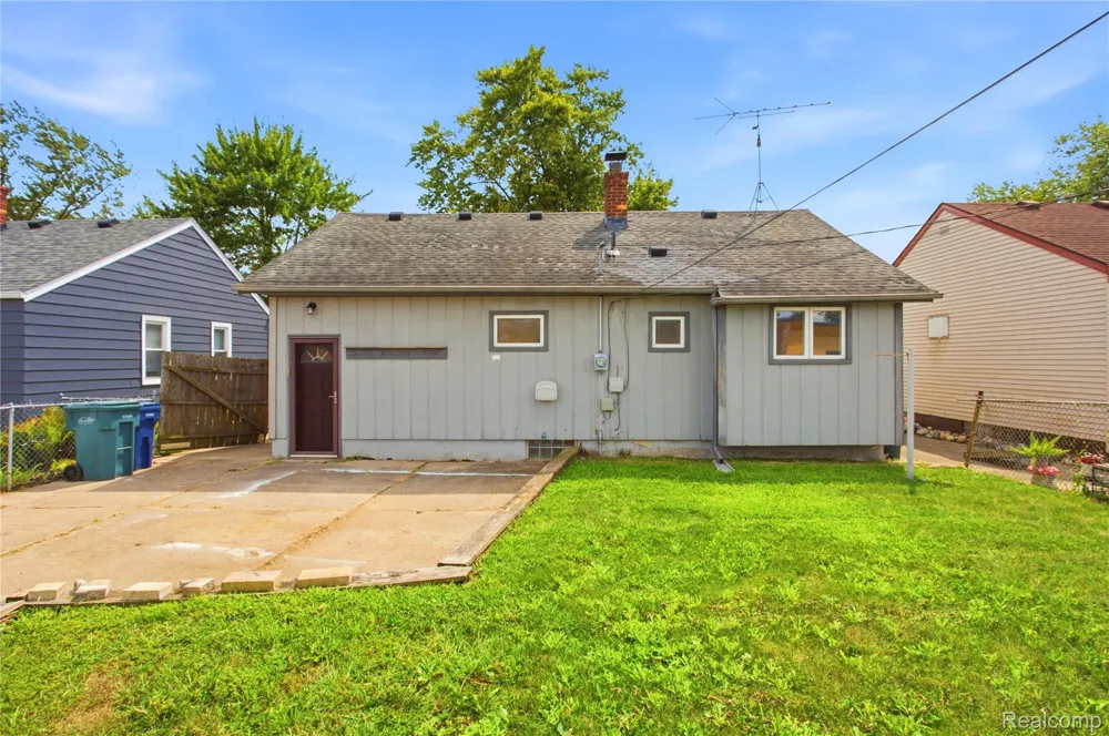 2090 Moran Avenue Lincoln Park City, MI 48146