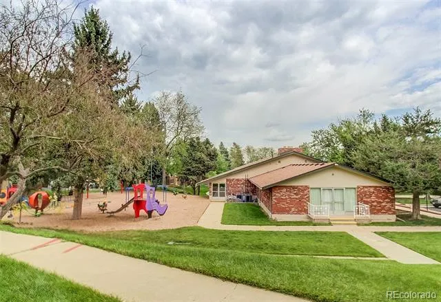 582 S Xenon Court Lakewood, CO 80228