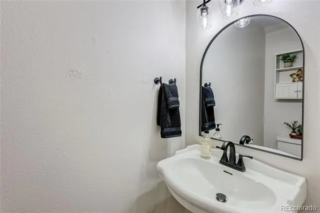582 S Xenon Court Lakewood, CO 80228