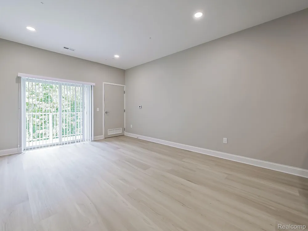 31480 Warren Road #303 Westland City, MI 48185