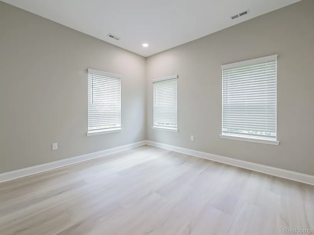 31480 Warren Road #303 Westland City, MI 48185