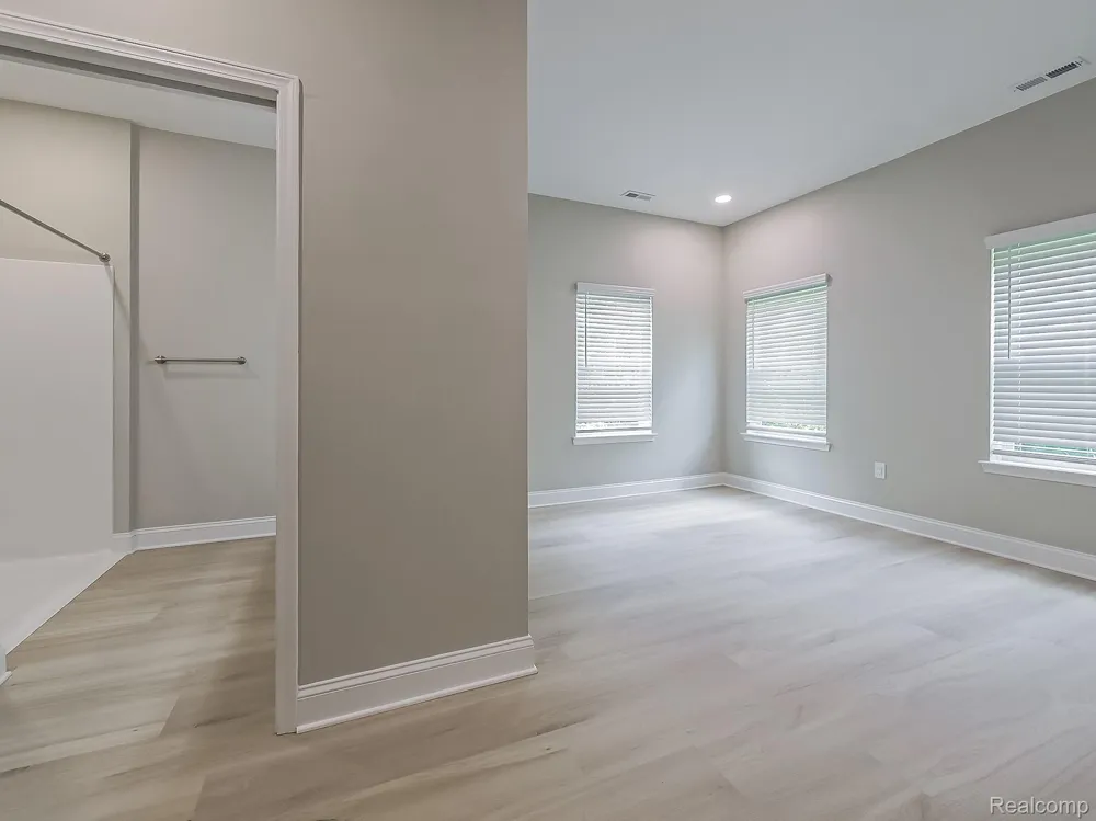 31480 Warren Road #303 Westland City, MI 48185