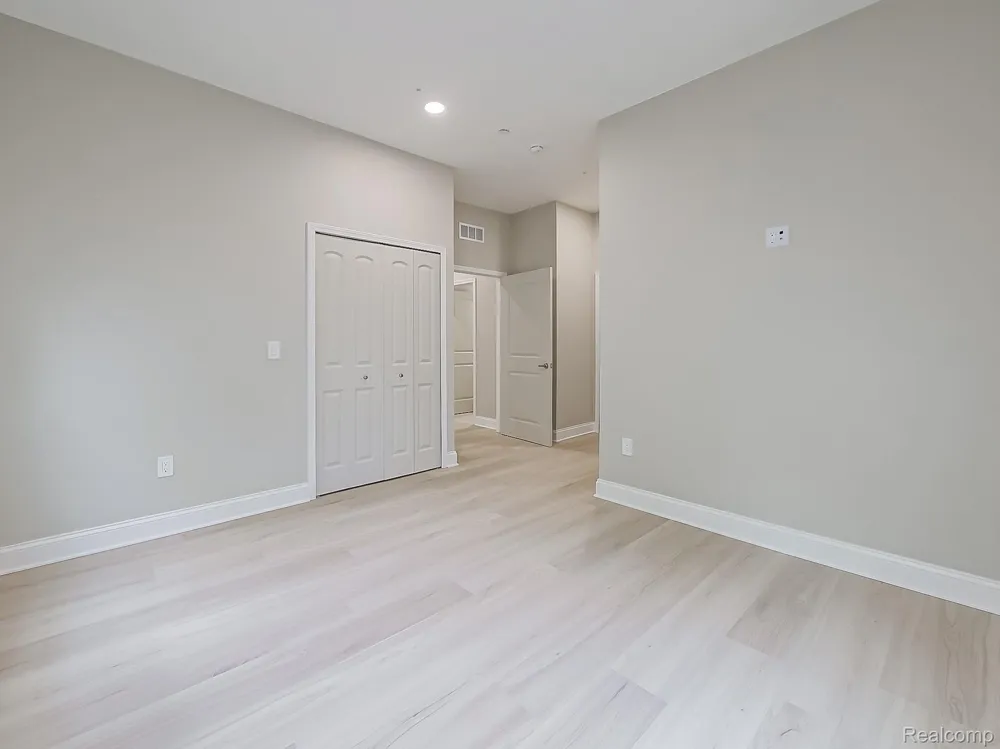 31480 Warren Road #303 Westland City, MI 48185