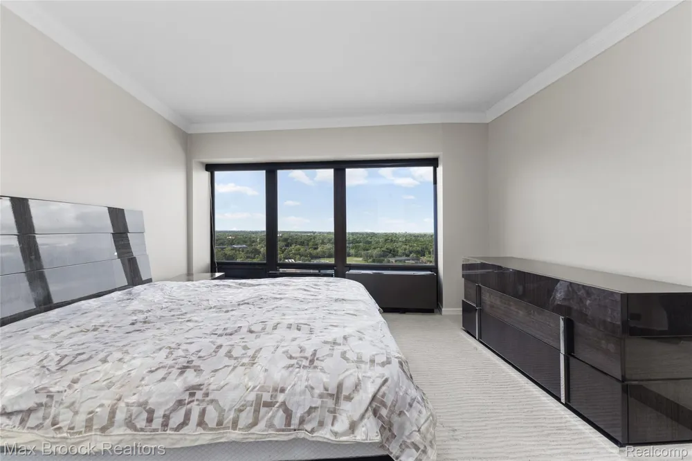 5000 Town Center #2605 Southfield City, MI 48075
