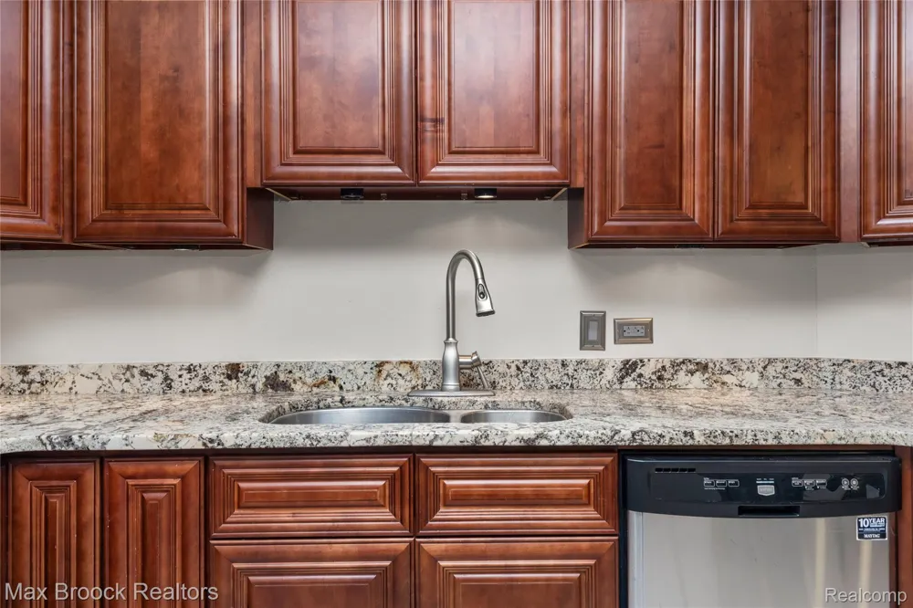 5000 Town Center #2605 Southfield City, MI 48075