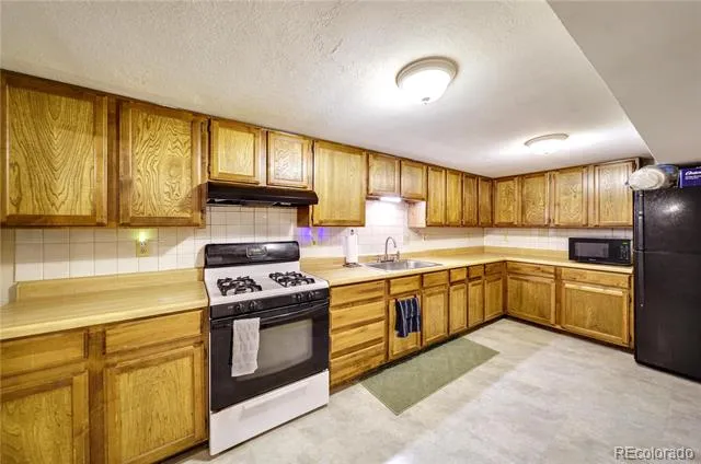 6616 S Lincoln Street Centennial, CO 80121