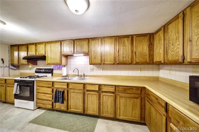 6616 S Lincoln Street Centennial, CO 80121