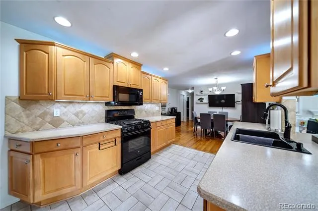 6616 S Lincoln Street Centennial, CO 80121