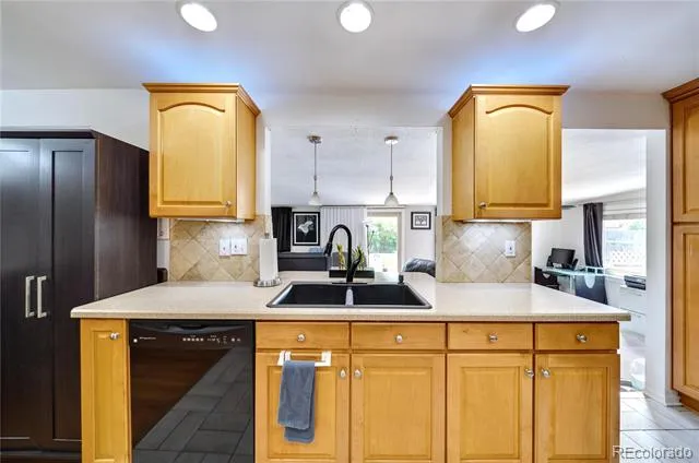 6616 S Lincoln Street Centennial, CO 80121