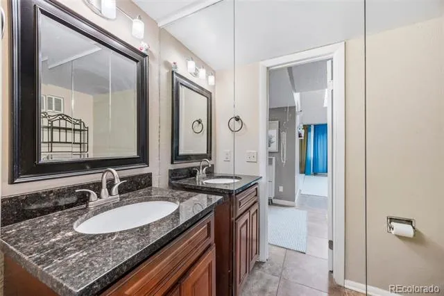 2496 S Vaughn Way #D Aurora, CO 80014