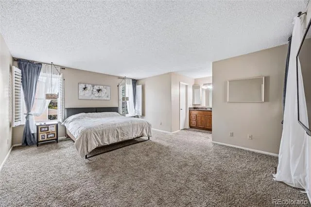 2496 S Vaughn Way #D Aurora, CO 80014
