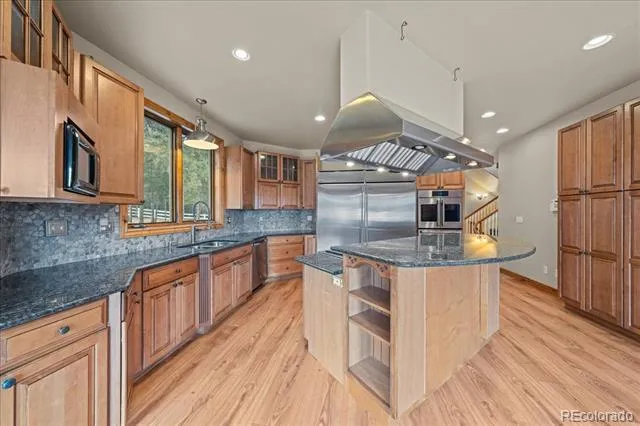 8111 S Homesteader Drive Morrison, CO 80465