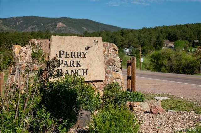 8125 Bannock Drive Larkspur, CO 80118