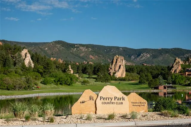 8125 Bannock Drive Larkspur, CO 80118