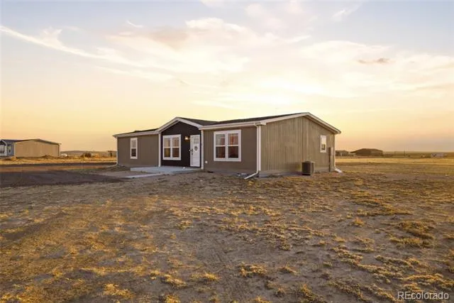 8 Brown Drive Wiggins, CO 80654