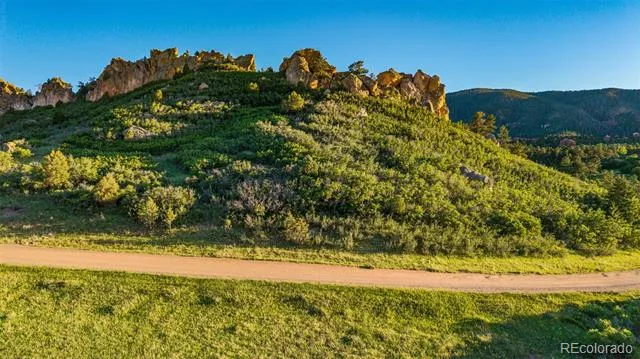 5814 Country Club Drive Larkspur, CO 80118