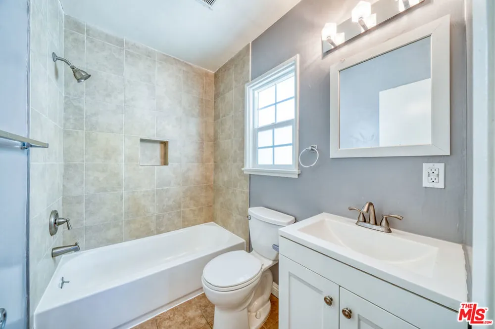1112 Ocean Park Boulevard #F Santa Monica, CA 90405