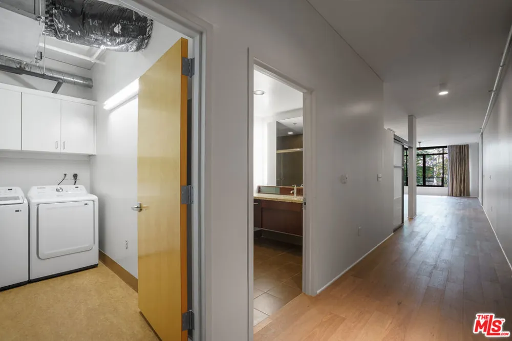 1111 S Grand Avenue #607 Los Angeles, CA 90015