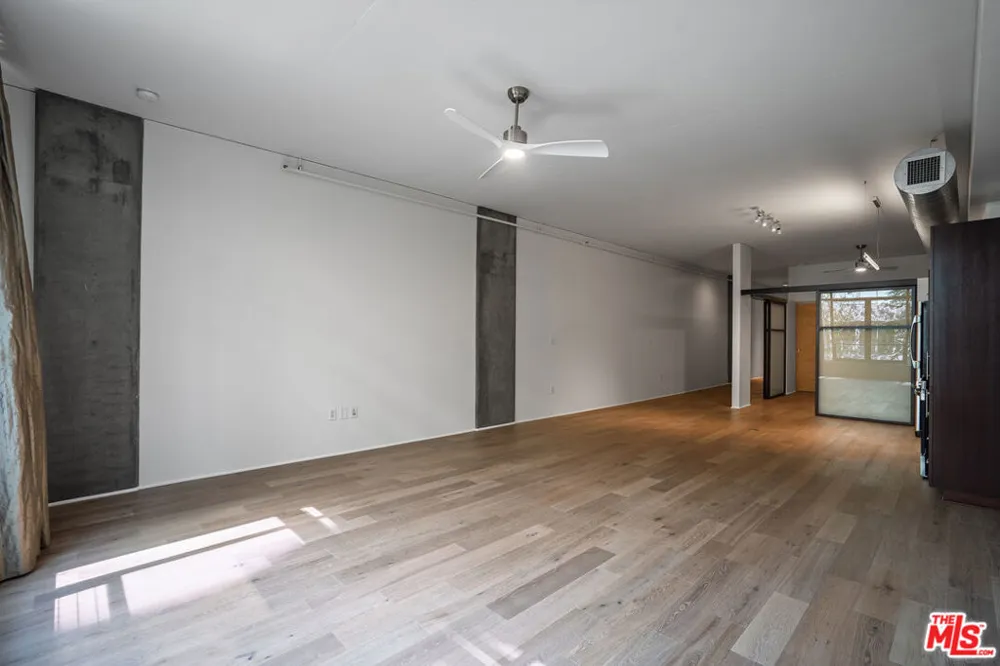 1111 S Grand Avenue #607 Los Angeles, CA 90015