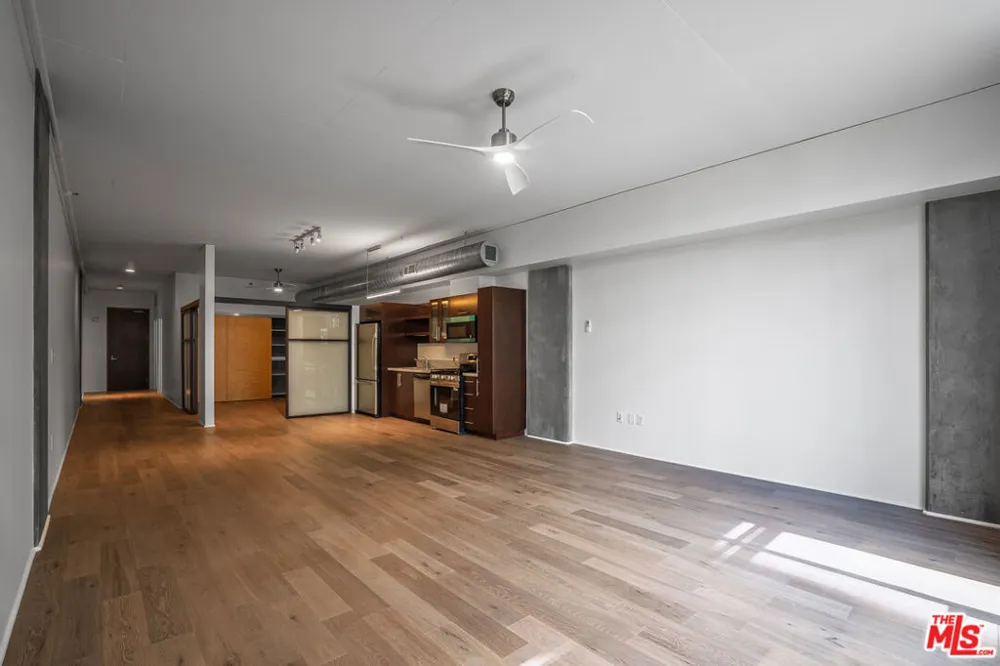 1111 S Grand Avenue #607 Los Angeles, CA 90015