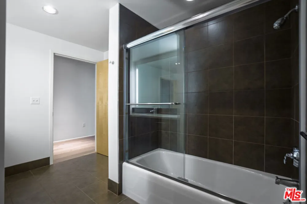 1111 S Grand Avenue #607 Los Angeles, CA 90015