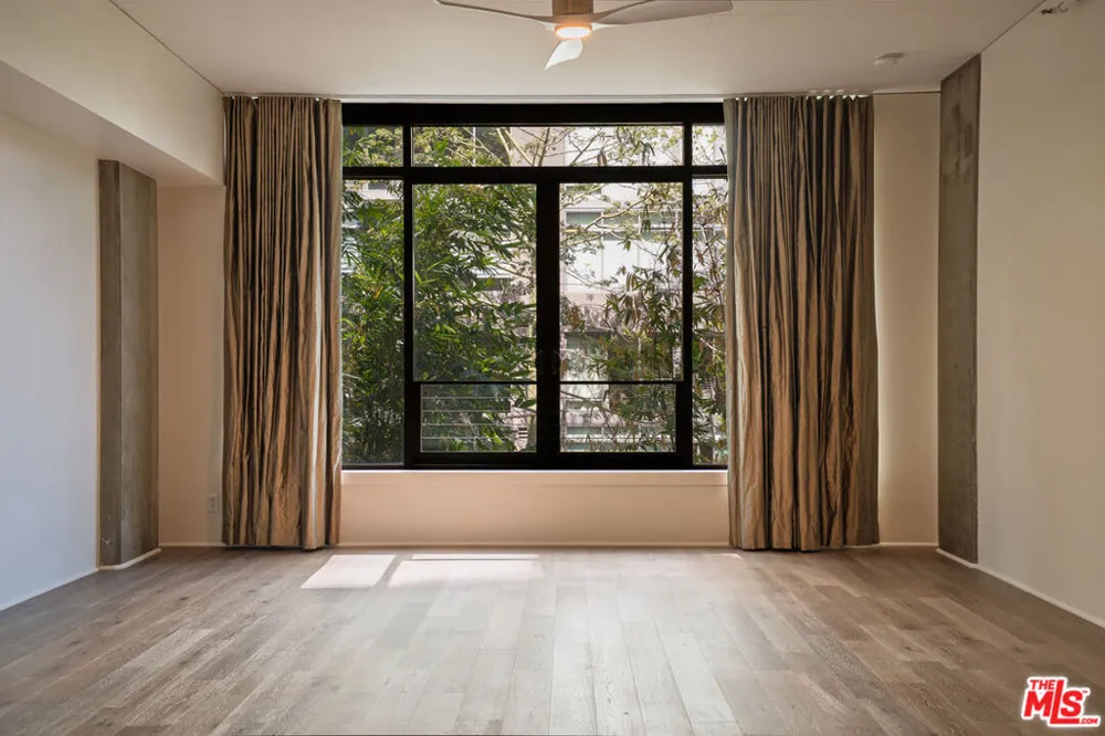 1111 S Grand Avenue #607 Los Angeles, CA 90015