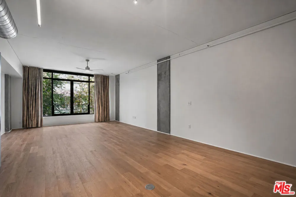 1111 S Grand Avenue #607 Los Angeles, CA 90015