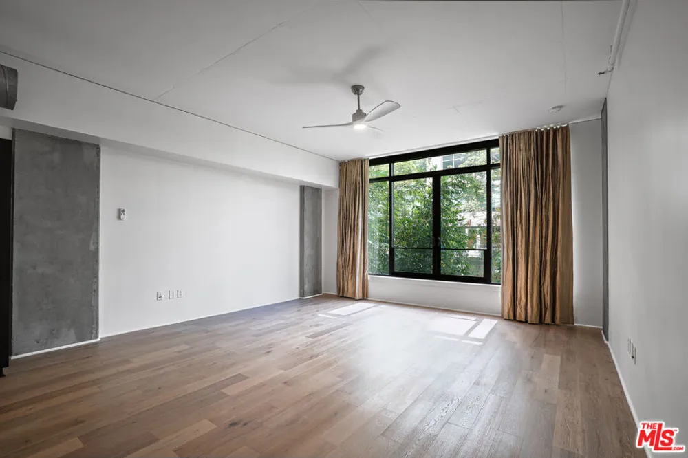 1111 S Grand Avenue #607 Los Angeles, CA 90015