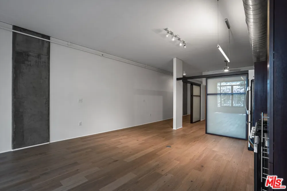 1111 S Grand Avenue #607 Los Angeles, CA 90015