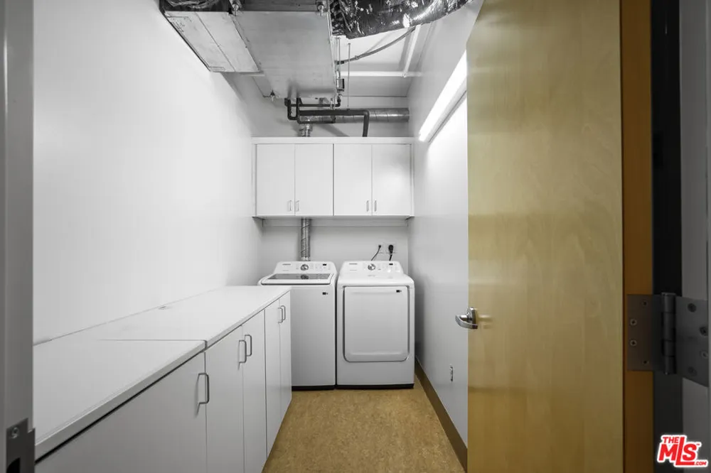 1111 S Grand Avenue #607 Los Angeles, CA 90015