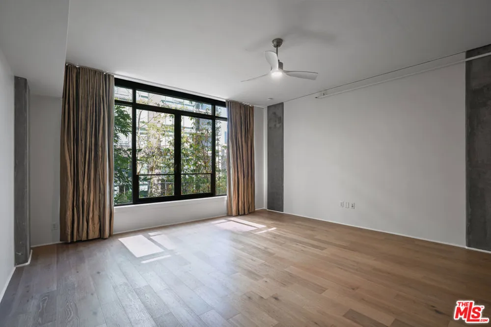 1111 S Grand Avenue #607 Los Angeles, CA 90015