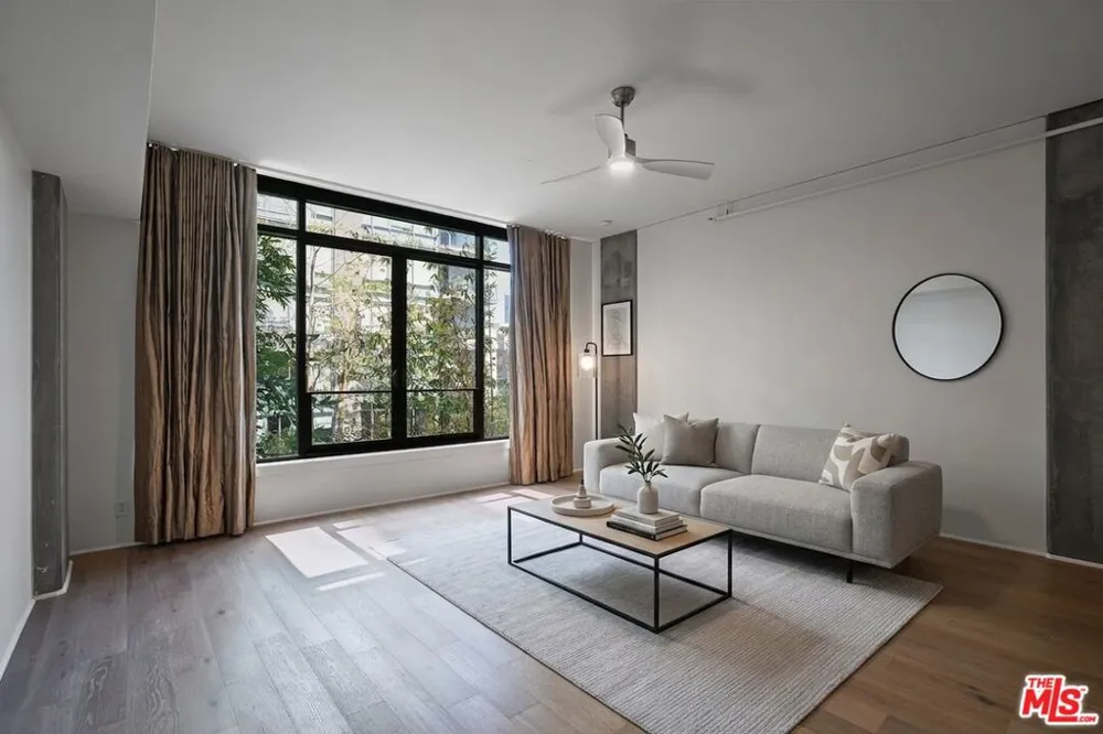 1111 S Grand Avenue #607 Los Angeles, CA 90015