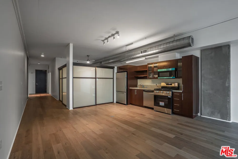 1111 S Grand Avenue #607 Los Angeles, CA 90015