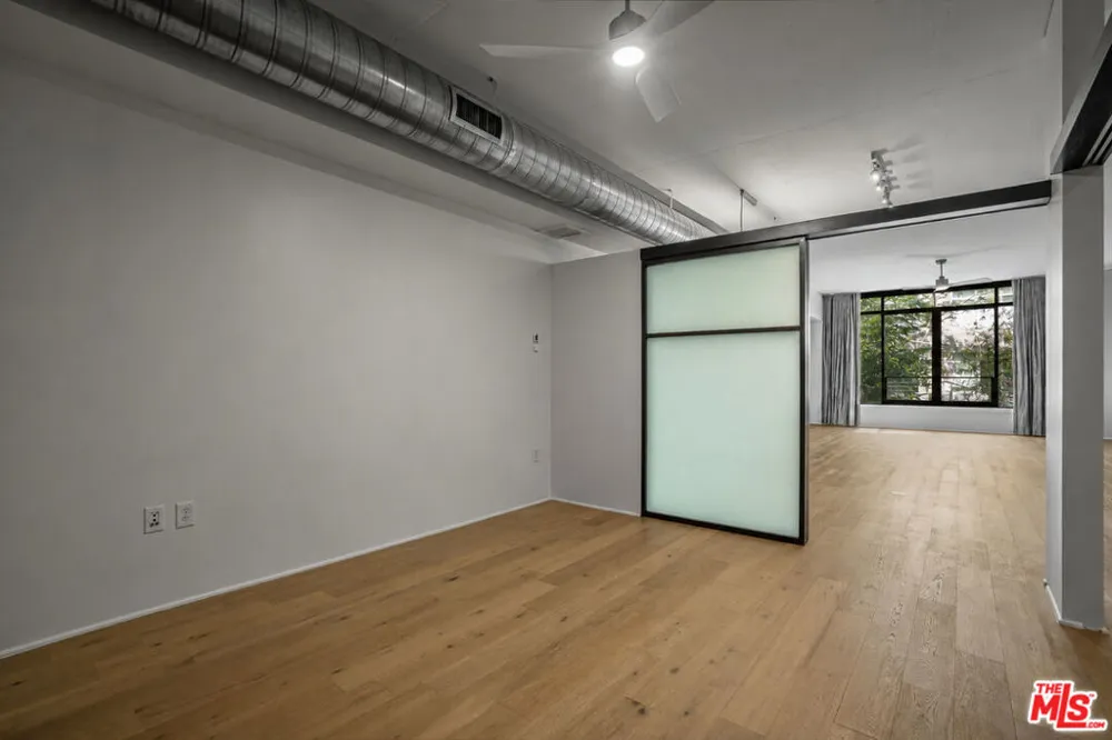 1111 S Grand Avenue #607 Los Angeles, CA 90015