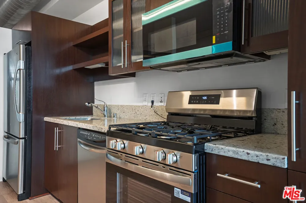 1111 S Grand Avenue #607 Los Angeles, CA 90015