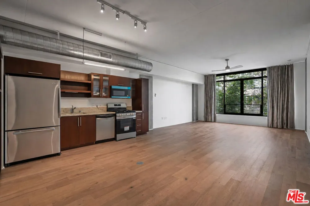 1111 S Grand Avenue #607 Los Angeles, CA 90015