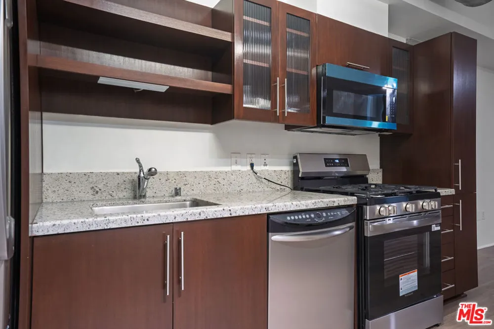 1111 S Grand Avenue #607 Los Angeles, CA 90015