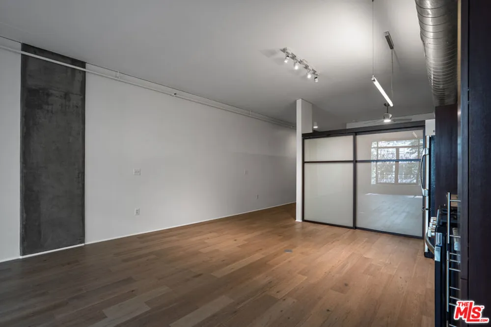 1111 S Grand Avenue #607 Los Angeles, CA 90015
