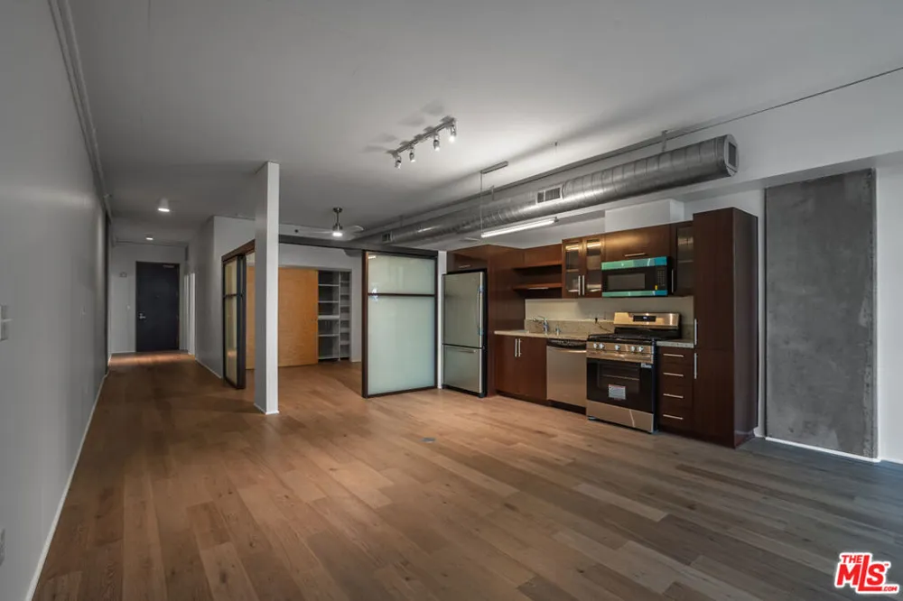 1111 S Grand Avenue #607 Los Angeles, CA 90015